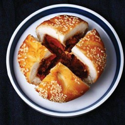 ซาลาเปาทอดหมูแดง(Fried red pork buns)