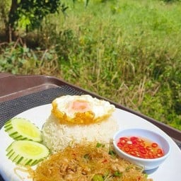 ข้าวกะเพราวุ้นเส้น