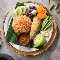 ข้าวคลุกน้ำพริกตาแดง