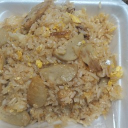 ข้าวผัดหมูยอ