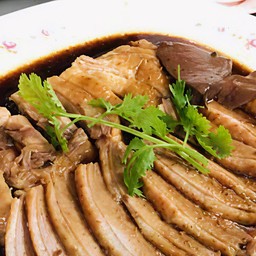 เป็ดพะโล้สับ แถมข้าว 2 ถุง หรือ บะหมี่ 2 ก้อน