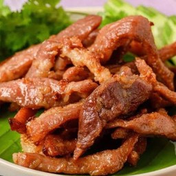 หมูแดดเดียวทอดกระเทียมจริงๆๆ