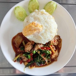 กระเพราหมูกรอบ