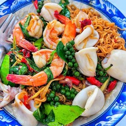 มาม่าผัดฉ่าทะเล