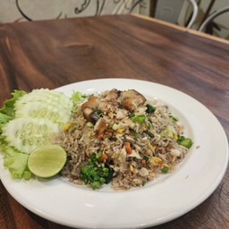 ข้าวผัดคะน้าฮ่องกงปลาเค็ม