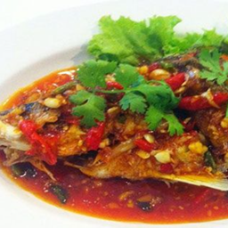 กะพงทอดราดพริกขี้หนูสด (ตัว)