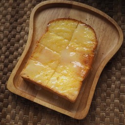 ขนมปังปิ้ง เนยนม