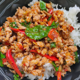 กระเพราหมูสับเป็นกับข้าว