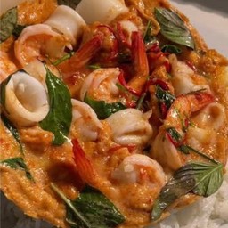 ข้าวไข่ข้นห่อหมกทะเลปลาหมึก