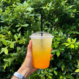 ส้มมะนาวโซดา (มะนาวคั้นสด 100%)