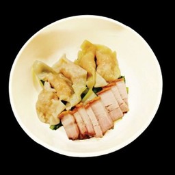 เกี๊ยวกุ้ง+หมูกรอบเกาเหลา(Shrimp Wontons + Crispy Pork )