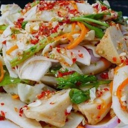 ยำลูกชิ้นรวม