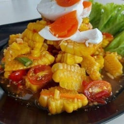 ตำข้าวโพดไข่เค็ม