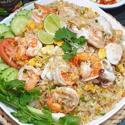 ข้าวผัดรวมทะเล