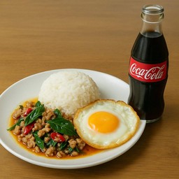 [อร่อยซ่าส์ไปกับโค้ก] ข้าวกะเพราหมูสับ + 1โค้กแก้ว