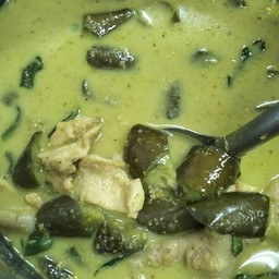 ขนมจีน-แกงเขียวหวานไก่