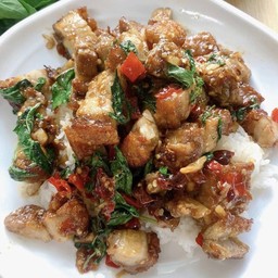 ข้าวกะเพราหมูกรอบ