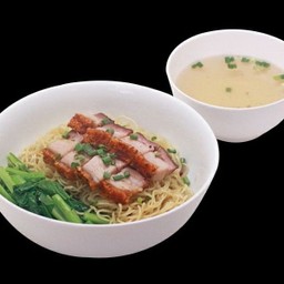 บะหมี่หมูกรอบ(Crispy pork noodles)