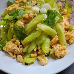 ผัดแตงกวาราดข้าว