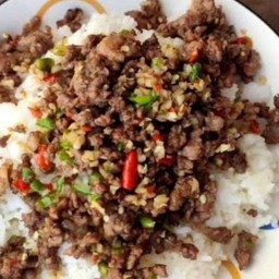 เนื้อสับกรอบคั่วพริกเกลือราดข้าว