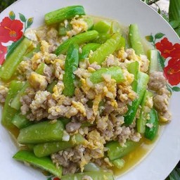 แตงกวาผัดไข่(กับข้าว)
