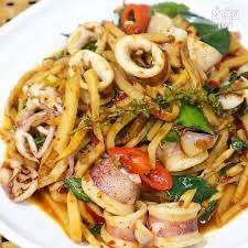 พริกแกงหน่อไม้ปลาหมึก