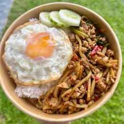 กะเพราหน่อไม้หมูสับ