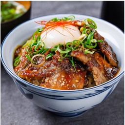 หมูผัดซอสเผ็ดยากินิกุ
