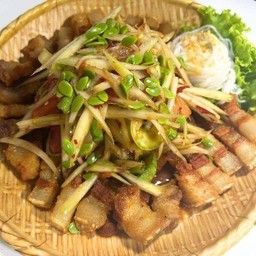 ตำถาดสามชั้นทอดน้ำปลา