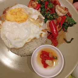 ข้าวกระเพรากุ้ง