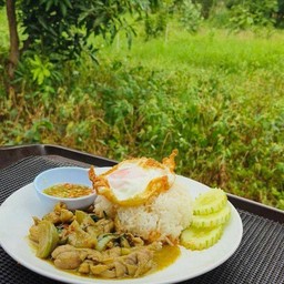 ข้าวราดแกงเขียวหวานแห้ง