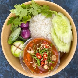 ยำหอยดองพร้อมผักเคียงและข้าวสวย