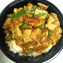 ข้าวพริกแกง + ไข่ขยี้