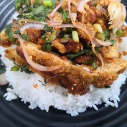 ข้าวยำไก่แซ่บ