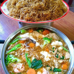 ราดหน้าเส้นใหญ่รวม