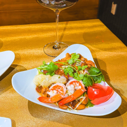 ยำ Falls in Love (เล็ก)