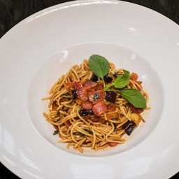 Spaghetti เบคอนพริกแห้ง