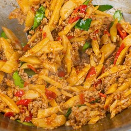พริกแกงหน่อไม้ไก่สับ กับข้าว