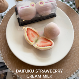 Daifuku Strawberry Cream Milk