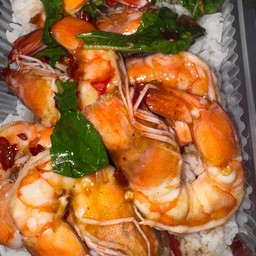 ข้าวกะเพรากุ้ง