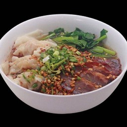 บะหมี่ต้มยำเกี๊ยวกุ้ง+หมูแดง(Tom Yum Noodles with Shrimp Wontons + Red Pork)