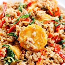 กะเพราเต้าหู้ไข่ราดข้าว