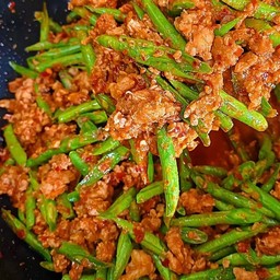 พริกแกงถั่วไก่สับ