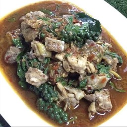 ผัดเผ็ดไก่บ้าน