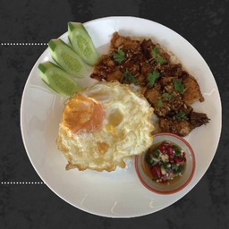 ข้าวหมูกรอบกระเทียม