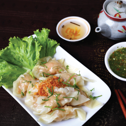 เกี๊ยวกุ้งลวกจิ้ม(Boiled shrimp dumplings with dipping sauce)