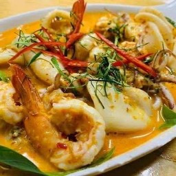 ผัดฉู่ฉี่ทะเลราดข้าว