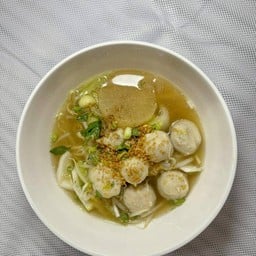 ก๋วยเตี๋ยวลูกชิ้นหมูล้วน