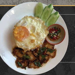 ข้าวกระเพราหมูกรอบ