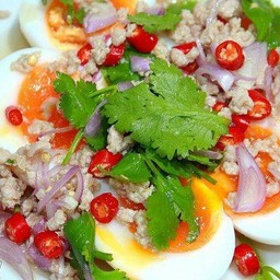 ยำไข่ต้มยางมะตูม+หมูสับ
